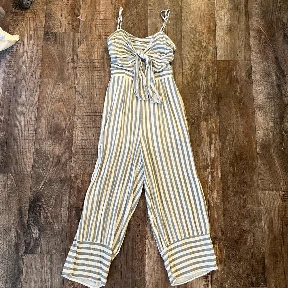 Striped jumpsuit with tie in the front